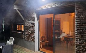 Maisonnette vue sur forêt